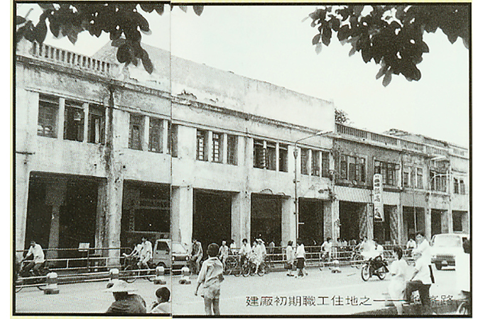 1958年，527名工人從上海等地來到柳州建廠扎根、白手起家，建造了柳工前身“柳州建筑機(jī)械制造廠”，標(biāo)志著柳工正式創(chuàng)建