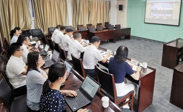 歐維姆在全區國資國企年中工作會議作經驗交流發言