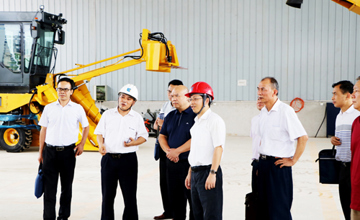 韋周凡到柳工農(nóng)機公司調(diào)研時指出　抓住重大機遇 積極開拓市場