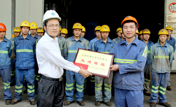 挖掘機(jī)公司結(jié)構(gòu)件廠底架班榮獲“全國先進(jìn)班組獎(jiǎng)”