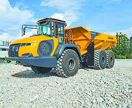 柳工首臺(tái)鉸接式卡車成功下線