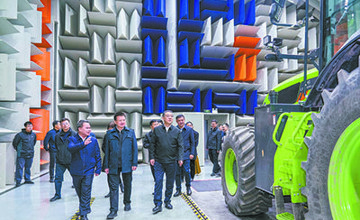 自治區(qū)副主席、自治區(qū)國資委黨委書記胡帆到柳工調(diào)研