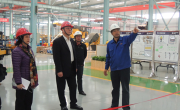 國家發(fā)改委產(chǎn)業(yè)協(xié)調(diào)司蔡副司長一行到柳工農(nóng)機(jī)公司調(diào)研