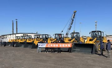 13臺柳工裝載機交付！