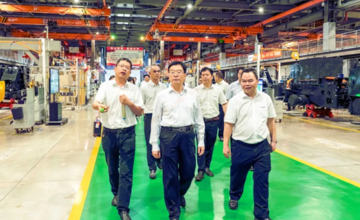 自治區(qū)副主席、自治區(qū)國(guó)資委黨委書記苗慶旺率隊(duì)到柳工調(diào)研