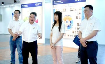 自治區國資委調研組到柳工集團開展調研